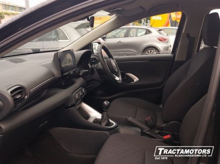 2024 Toyota Yaris 1.5 LUNA €20,499