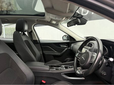 2016 Jaguar F-Pace 2.0 D AWD R-SPORT AUTO 5DR €15,950 thumbnail