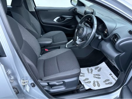 2023 Toyota Yaris 1.5 HYBRID LUNA 4DR AUTO €16,950 thumbnail