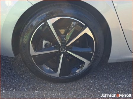 2025 Opel Astra Elegance 1.2 130hp 6-speed manual MY25 €33,900 thumbnail