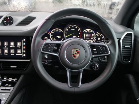 2023 Porsche Cayenne E-Hybrid Platinum Edition €77,000 thumbnail