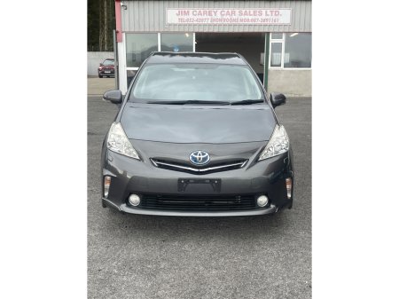 2014 Toyota Prius Alpha - thumbnail 2