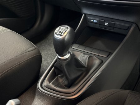 2021 Hyundai Bayon COMFORT PLUS 5DR**MULTIFUNCTIOAL STEERING WHEEL**SEMI DIGITAL DASH**AIR CONDITIONING**ELECTRIC WINDOWS**BLUETOOTH**ISOFIX**BLACK CLOTH INTERIOR**FINANCE AVAILABLE** €16,995 thumbnail