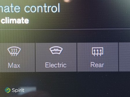 2022 Volvo XC40 - thumbnail 16