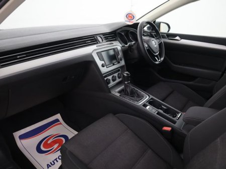 2016 Volkswagen Passat - thumbnail 17