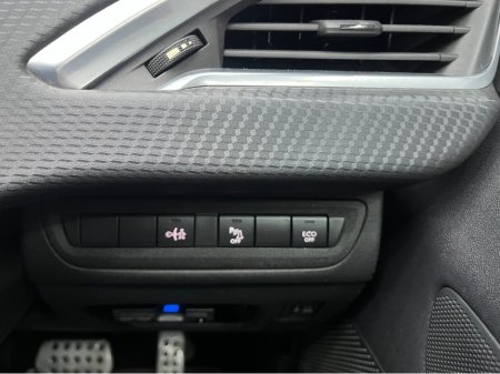 2018 Peugeot 2008 - thumbnail 12