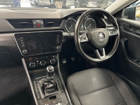 2021 Skoda Superb - thumbnail 8