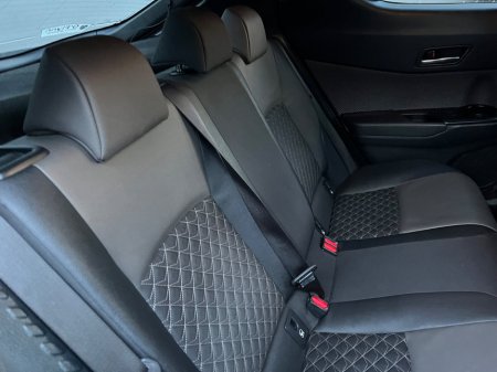 2023 Toyota C-HR 1.8 HYBRID SOL €26,950 thumbnail