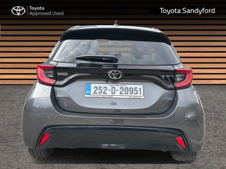 2025 Toyota Yaris PLATINUM PLUS 3 FREE SERVICES - SAVE THOUSANDS* FULL WARRANTY €32,445