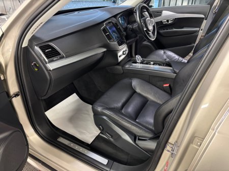 2016 Volvo XC90 - thumbnail 17