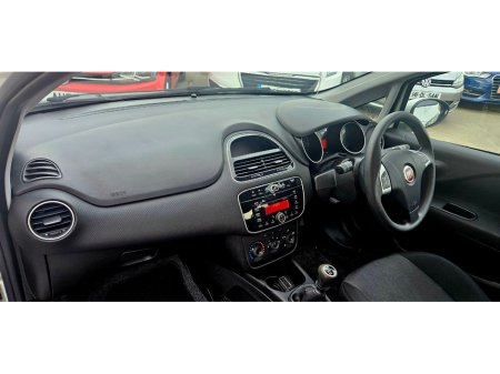 2015 Fiat Punto - thumbnail 22