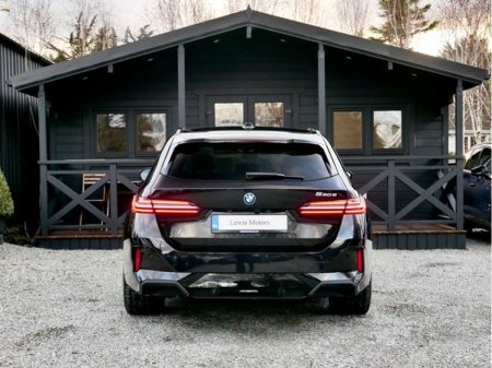 2025 BMW 5 Series - thumbnail 5