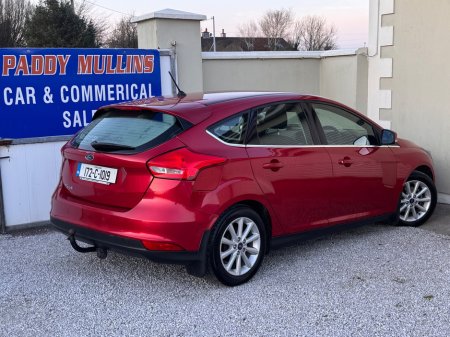 2017 Ford Focus - thumbnail 5