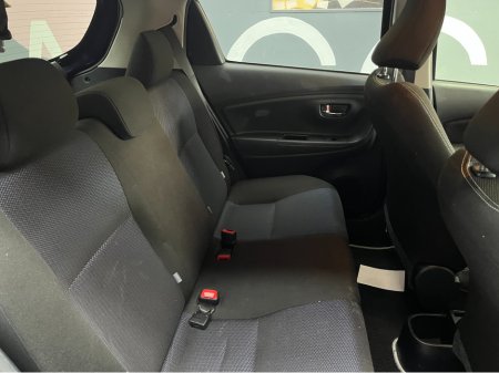 2018 Toyota Vitz - thumbnail 9