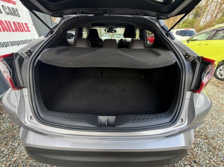 2018 Toyota C-HR 1.8 HYBRID LUNA €18,900 thumbnail