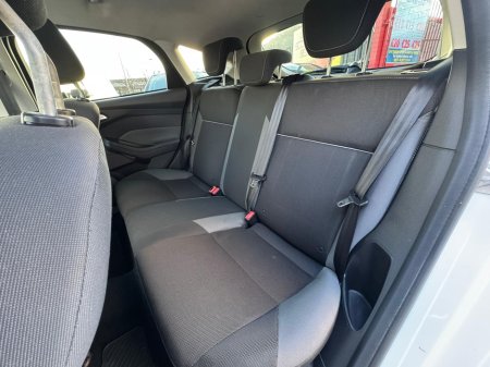 2012 Ford Focus - thumbnail 16