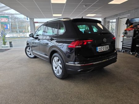 2023 Volkswagen Tiguan - thumbnail 3