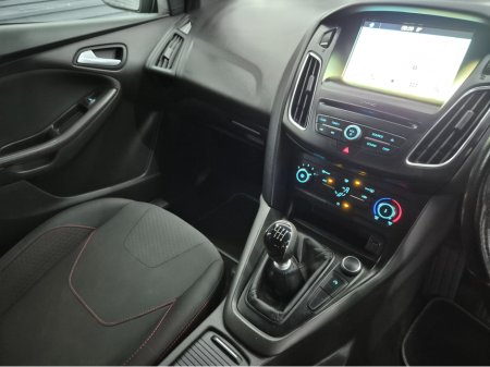 2017 Ford Focus 1.5 TDCI ST-LINE 120PS 5 5DR €12,950 thumbnail