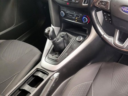 2018 Ford Focus - thumbnail 9