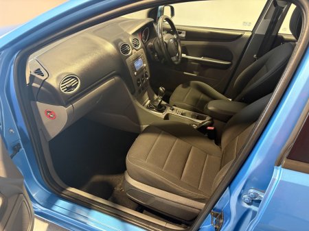 2011 Ford Focus - thumbnail 12