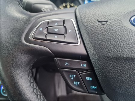 2017 Ford Focus - thumbnail 13