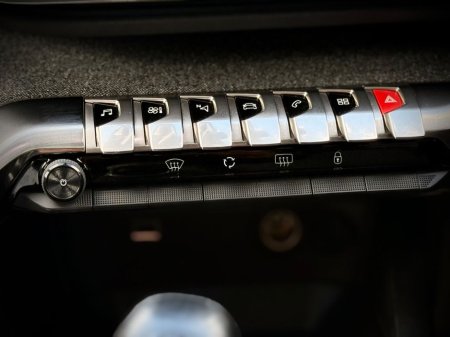 2019 Peugeot 3008 - thumbnail 16