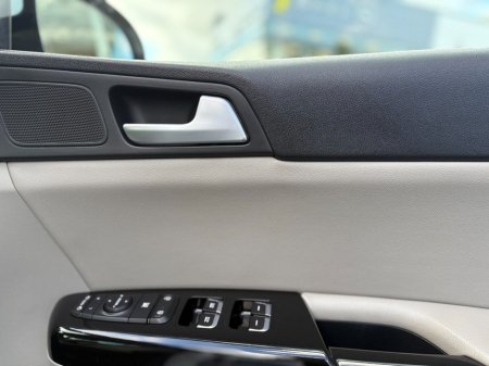 2019 Kia Sportage - thumbnail 8