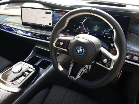 2025 BMW 7 Series - thumbnail 6