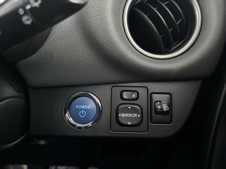 2015 Toyota Yaris - thumbnail 11