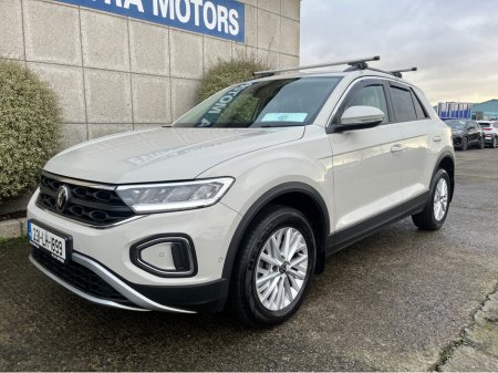 2023 Volkswagen T-Roc LIFE 2.0 TDI DIESEL €26,950 thumbnail