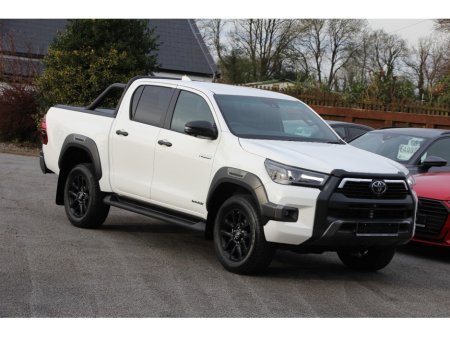 2026 Toyota Hilux - thumbnail 1