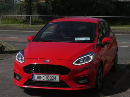 2018 Ford Fiesta - photo 2