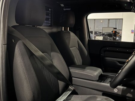 2021 Land Rover Defender Hard TOP D Mhev Auto #70 €59,950 thumbnail