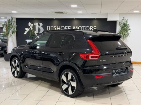 2023 Volvo XC40 - thumbnail 5