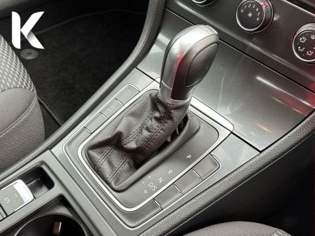 2019 Volkswagen Golf 1.2L TSI AUTOMATIC - BLACK ALLOYS - REVERSE CAMERA €19,950 thumbnail