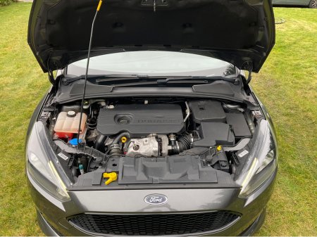 2017 Ford Focus - thumbnail 23