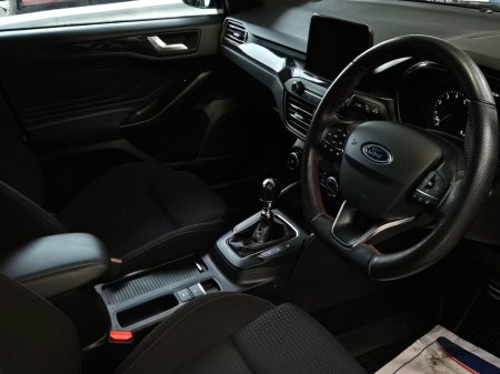 2019 Ford Focus - thumbnail 15