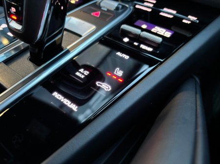 2022 Porsche Cayenne Coupe 3.0 V6 e-hybrid €73,995 thumbnail