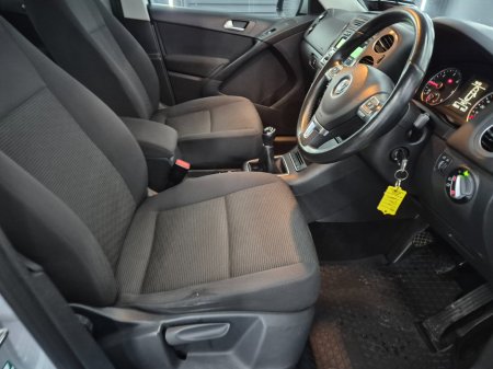 2012 Volkswagen Tiguan - thumbnail 5