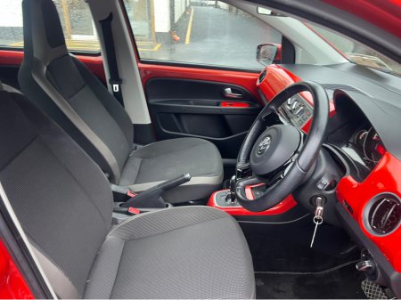 2016 Volkswagen up! DBA-AACHY 5DR €9,950 thumbnail