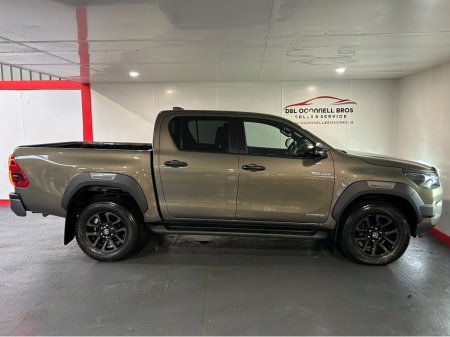 2022 Toyota Hilux INVINCIBLE X D-4D 4WD INVINCIBLE DCB €42,500 thumbnail
