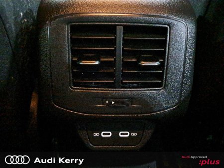 2023 Volkswagen T-Roc LIFE 2.0 TDI 116HP WITH HEATED SEATS AND REAR CAMERA €31,900 thumbnail