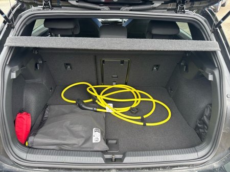 2025 Volkswagen Golf GTE 1.5TSI PHEV 177HP DSG €49,975 thumbnail