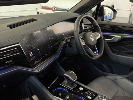 2025 Volkswagen Touareg - thumbnail 16