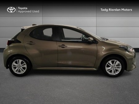 2022 Toyota Yaris HYBRID LUNA 4DR AUTO €23,950 thumbnail