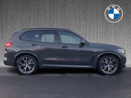 2023 BMW X5 xDrive45e M Sport €75,995