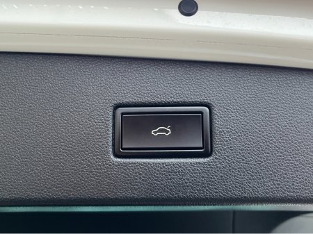 2020 Volkswagen Tiguan R-LINE 4MOTION AUTOMATIC 2.0 DIESEL //LOW MILES//HIGH SPEC//360 PARKING CAMERAS//HALF LEATHER HEATED FRONT AND REAR SEATS//KEYLESS ENTRY// €34,950 thumbnail