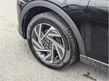 2024 Hyundai Bayon 1.0i Executive Auto *HUGE SALE * LOW KM €27,950 thumbnail