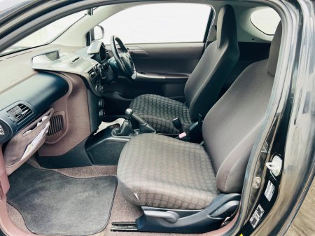 2011 Toyota iQ - thumbnail 5