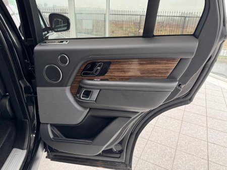 2019 Land Rover Range Rover VOGUE P400E A thumbnail